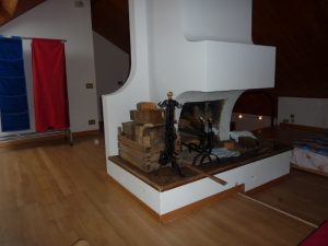 Mansarda Abetone Via Bagatti Trilocale Mq 75 Due Livelli Caminetto Garage Terrazzo