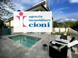 Villa Tonfano Marina Pietrasanta Mq 200 Piscina Giardino Mq 250