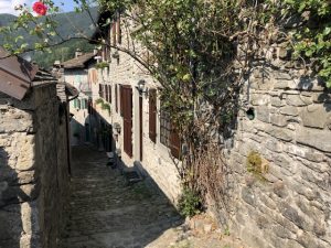 Villa Sasso Ristrutturata Fiumalbo Centro 10 Vani Mq 165 Quattro Livelli