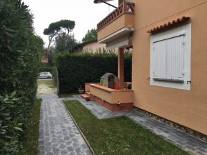 Villa Pietrasanta Tonfano Mq 200 Sei Locali Giardino Mq 500