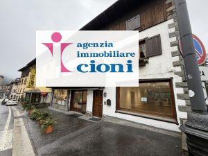 Fondo Commerciale C1 Abetone-Centro Mq 350 Sei Vani Tre Livelli Quattro Vetrine Resede Privato Bagno