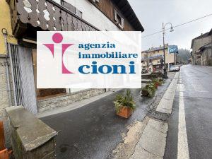 Fondo Commerciale C1 Abetone-Centro Mq 350 Sei Vani Tre Livelli Quattro Vetrine Resede Privato Bagno