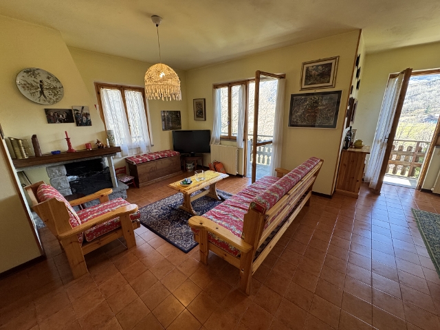 Appartamento Quadrilocale Via-Lago Fiumalbo Mq 75 P. 2° 2 Balconi Camino Garage Cantina (67)