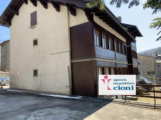 Mansarda-Trilocale-Abetone-centro-Mq-65-Due-Piani-posto-auto-scoperto-4-Copia