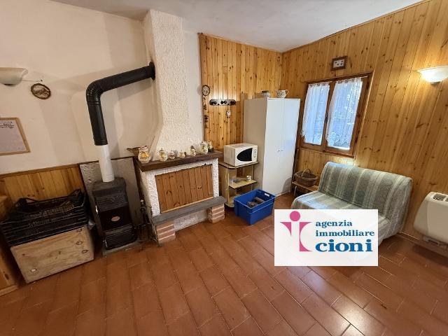 Monolocale-Indipendente-Via-Bagatti-Abetone-Mq-35-Piano-Terra-Giardino-Caminetto-Stufa-Legna-20