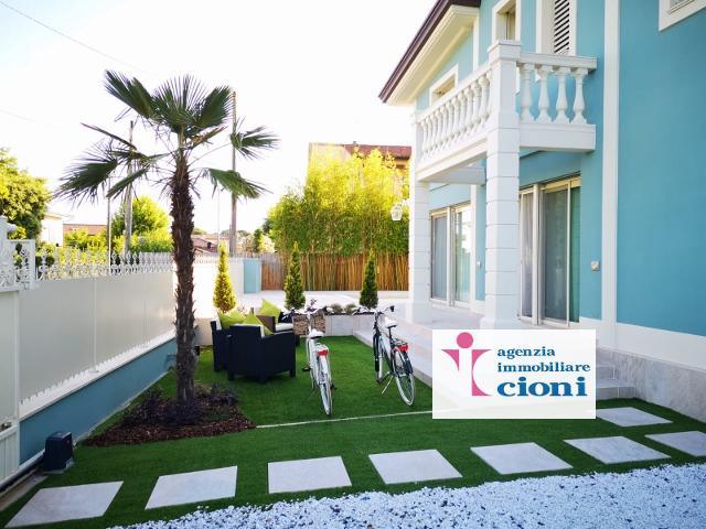 Villa-Tonfano-Marina-Pietrasanta-Mq-200-Piscina-Giardino-Mq-250-1