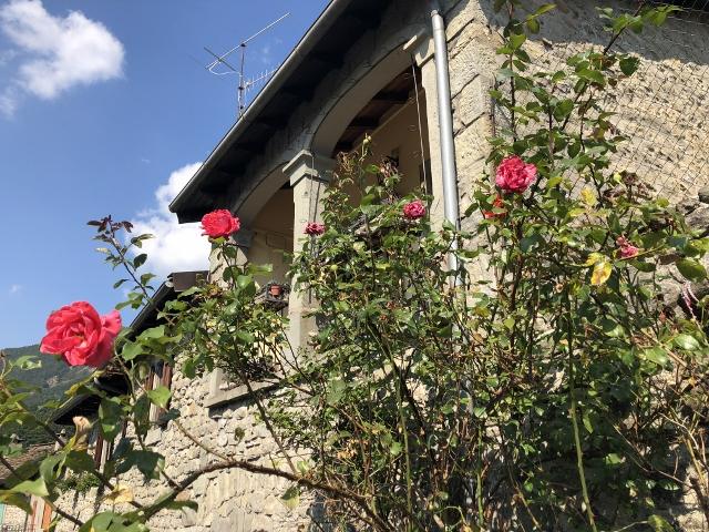 Villa-in-Sasso-Ristrutturata-Fiumalbo-Centro-10-vani-Mq-165-20