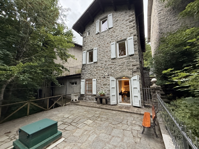 Villetta-Sasso Bifamiliare Abetone Ovovia Trilocale Mq 120 Tre Livelli Terrazzo Mq 100 (9)