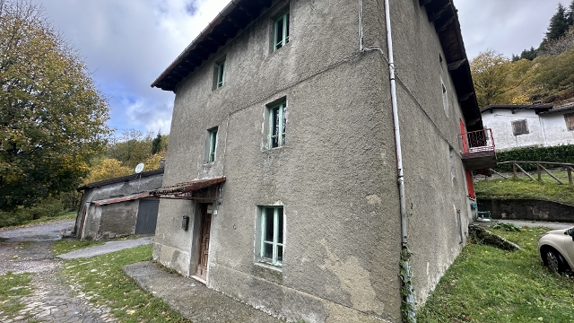 Villetta Casale Rustico Rivoreta Cutigliano Mq 170 Nove Vani Tre Livelli Sei Camere Due Bagni Terreno Giardino Mq 1000